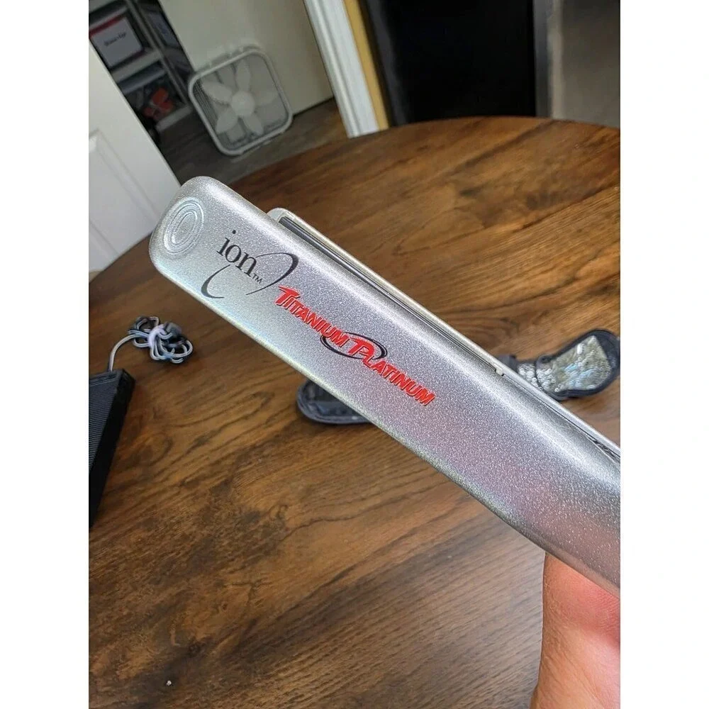 Titanium Ceramic‎ Travel Gator Iron 1 Inch Model: 301013 Intertek 3124232